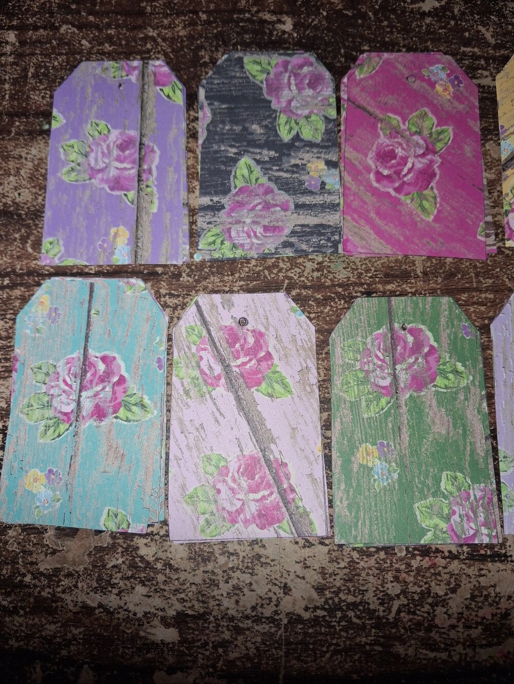 Distressed Wood And Roses Pattern Tags - Picture 2 of 3